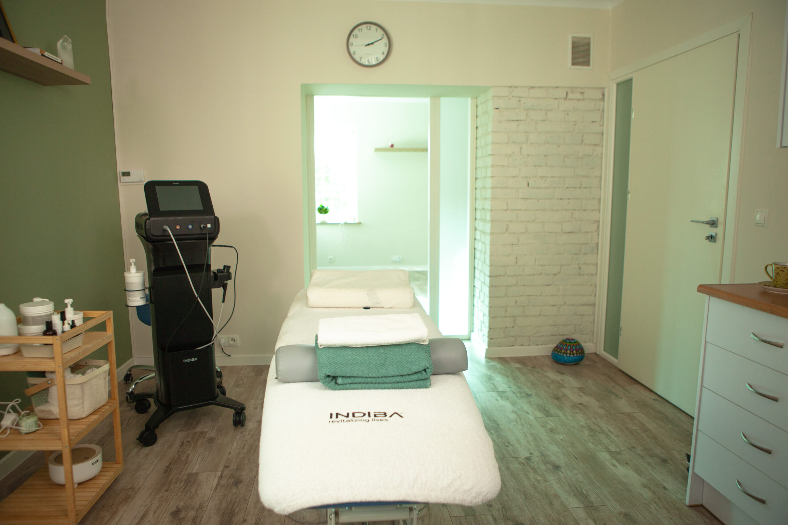 Masaż Kobido vs. Terapia Twarzy: Holistyczna Odsłona Młodości w Fizjoterapii na Saskiej Kępie